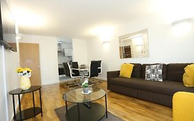 Lovely View 2 Beds 2 Bath Apartment, London
